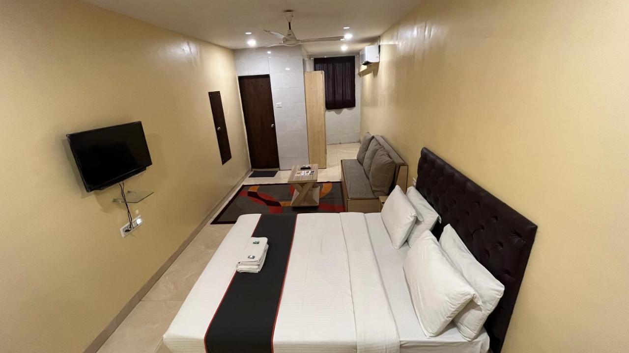 U Life Hotel Mumbai Exterior photo